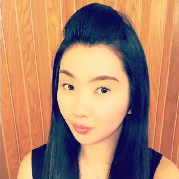 Meet your Posher, Stephanie - Picture 2 of 2